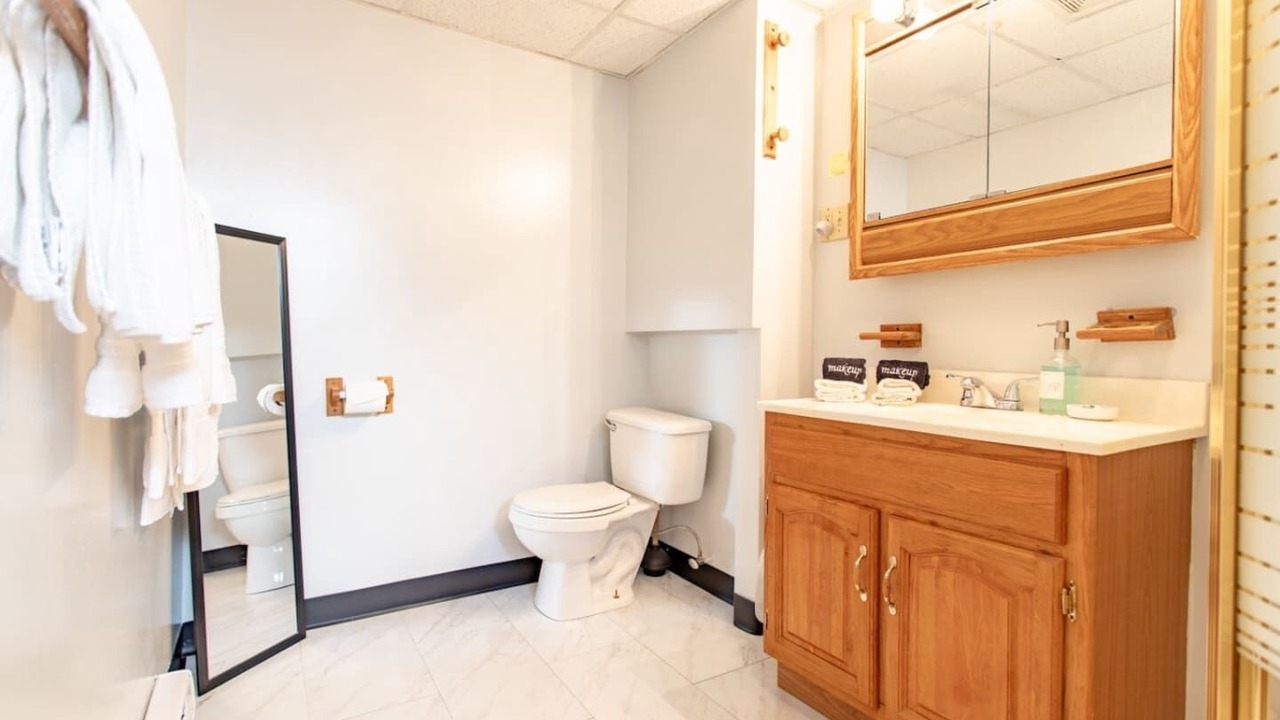 Photo of Bathroom in South Side Slopes