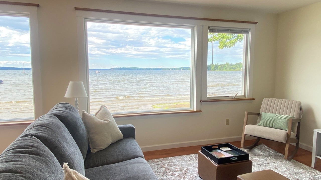 Photo of Livingroom in Shelburne