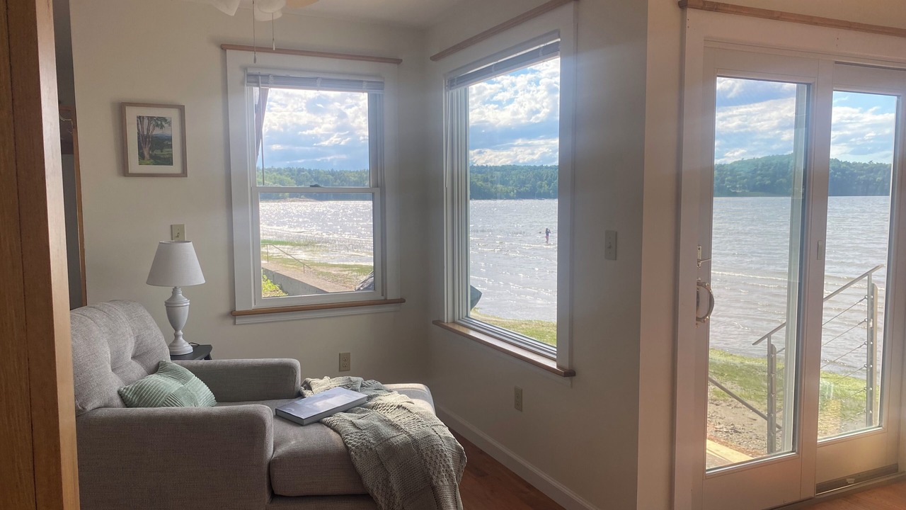 Photo of Livingroom in Shelburne