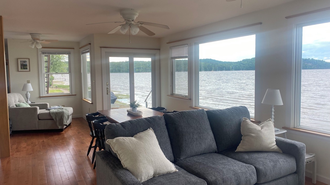 Photo of Livingroom in Shelburne