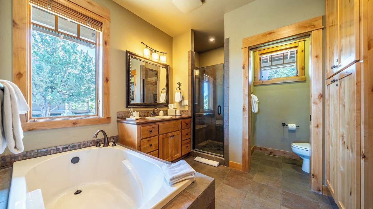 Photo of Bathroom in Powell Butte