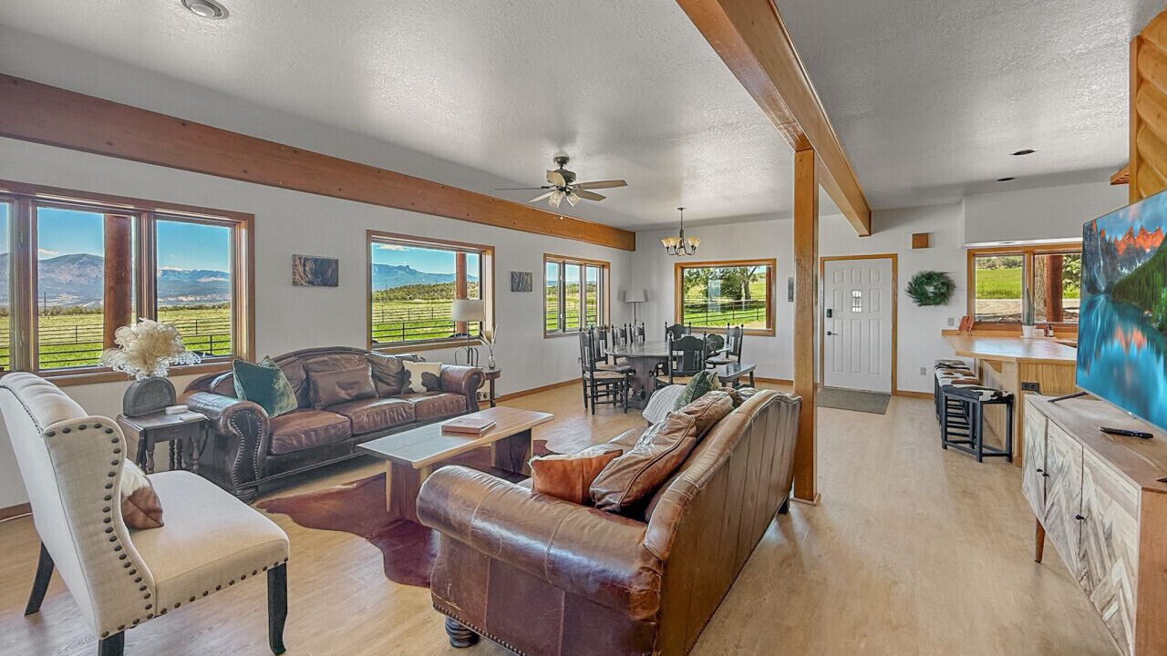 Photo of Livingroom in Lazear