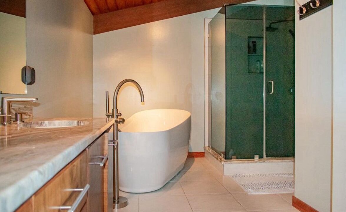 Photo of Bathroom in Davis Wharf