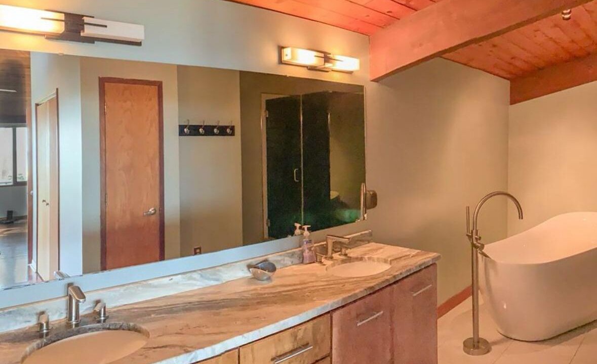 Photo of Bathroom in Davis Wharf