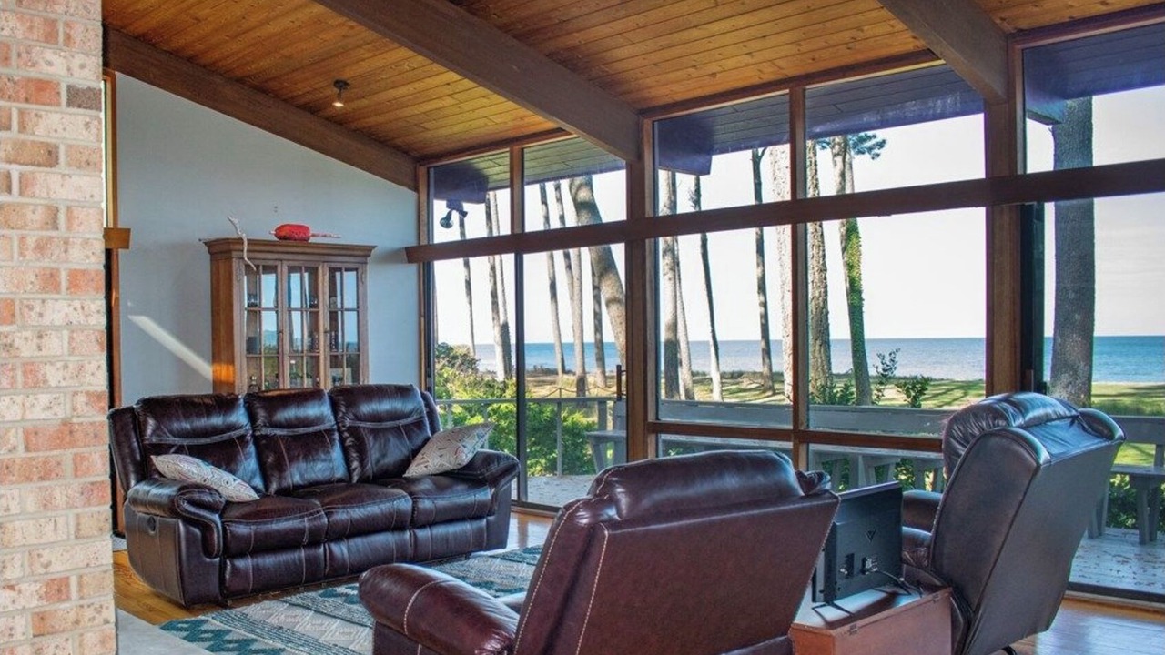 Photo of Livingroom in Davis Wharf