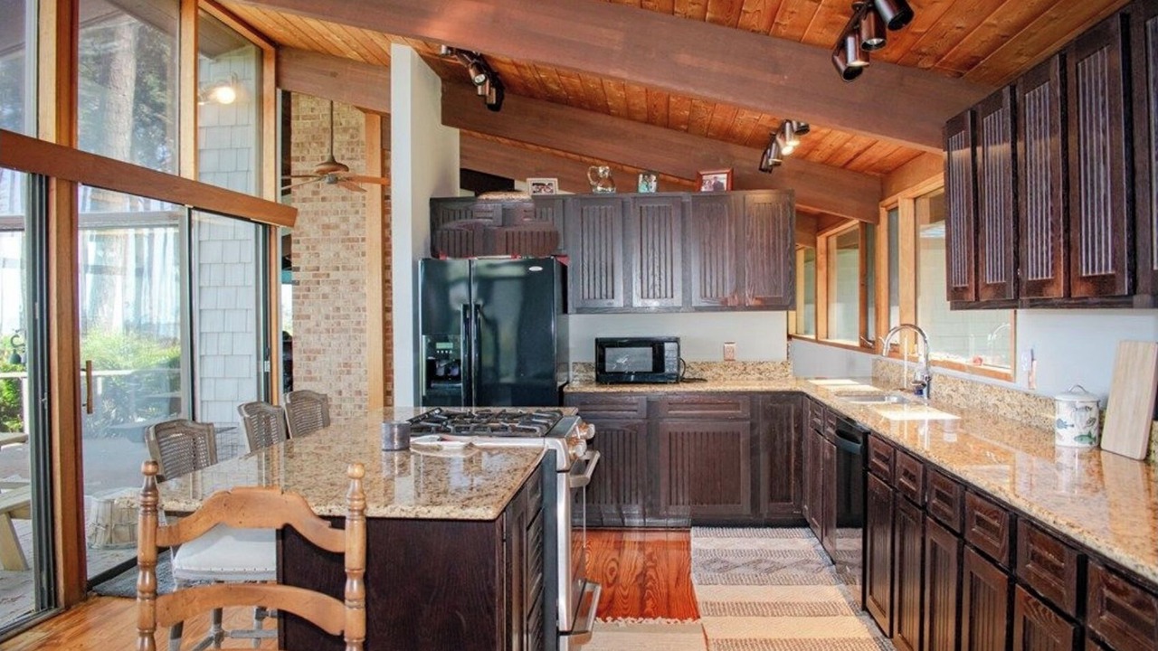 Photo of Kitchen in Davis Wharf