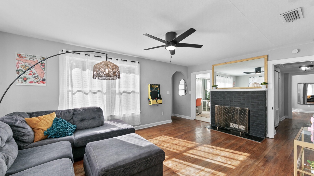 Photo of Livingroom in Murray Hill