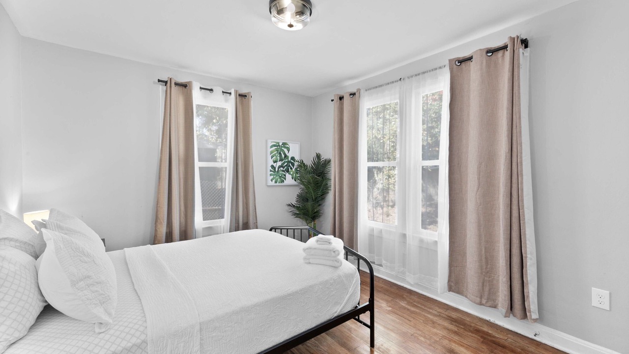 Photo of Bedroom in Murray Hill