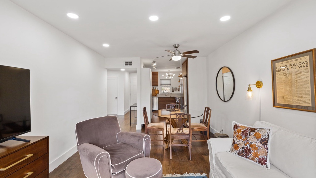 Photo of Livingroom in Allandale