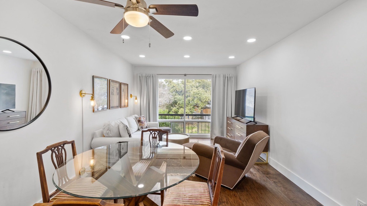 Photo of Livingroom in Allandale
