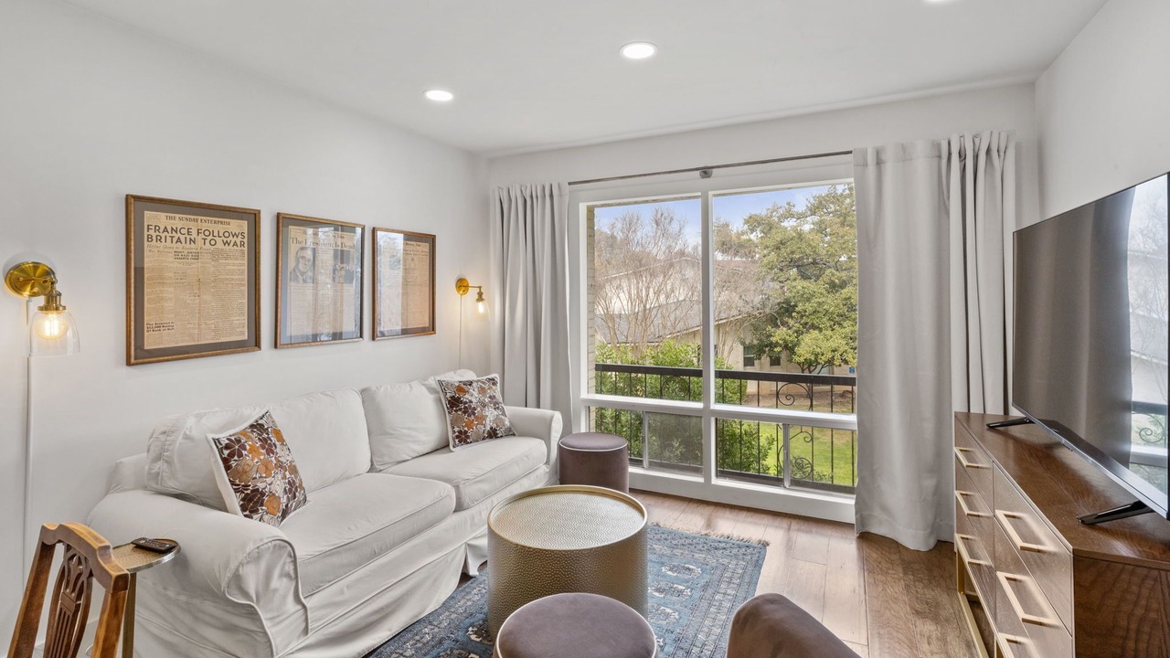 Photo of Livingroom in Allandale