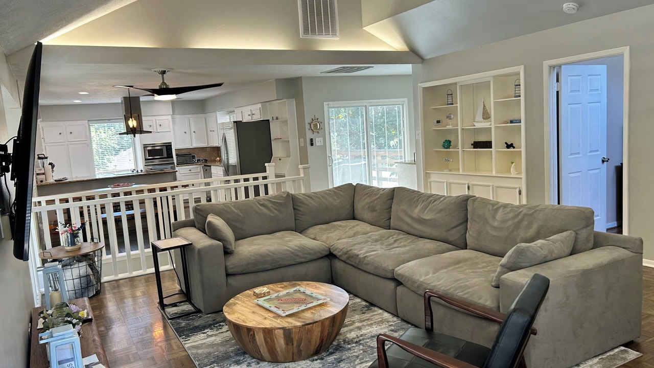 Photo of Livingroom in April Sound