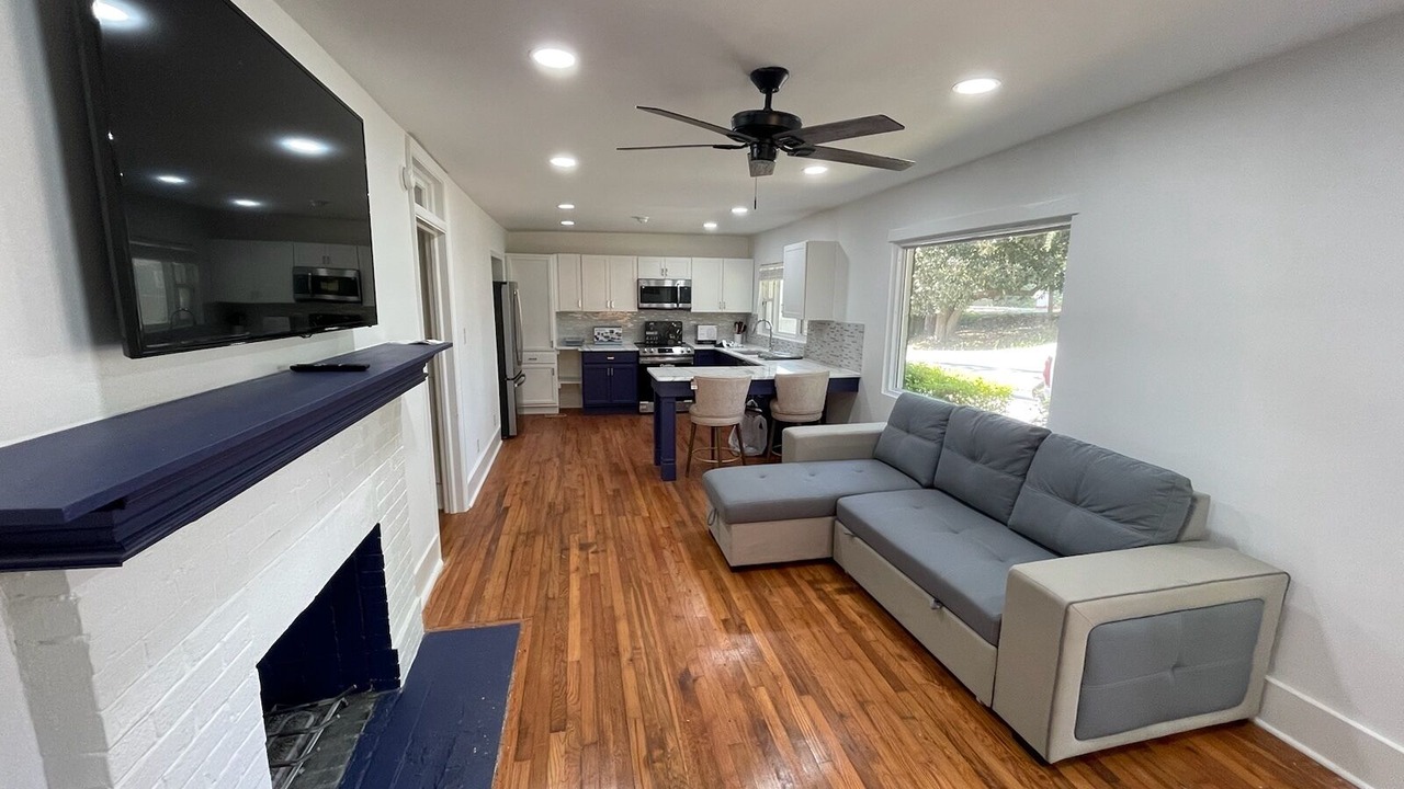 Photo of Livingroom in Forest Hills