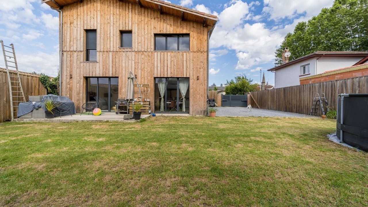 Photo of Patio Balcony in Salles