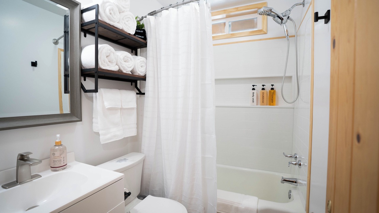 Photo of Bathroom in Strawberry