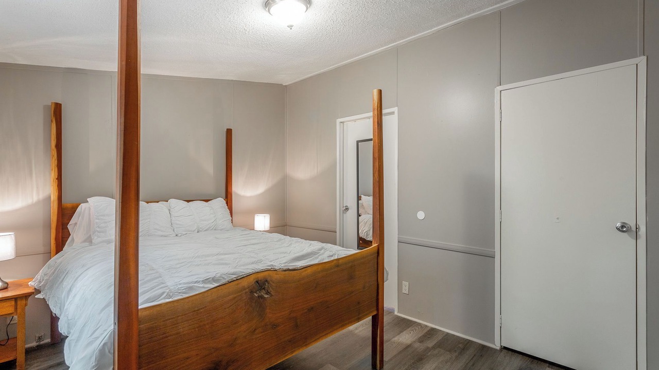 Photo of Bedroom in Flintstone