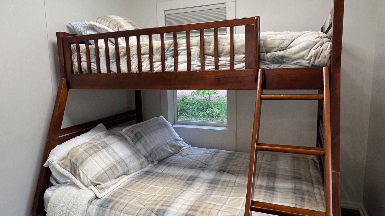 Photo of Bedroom in Pelican Lake