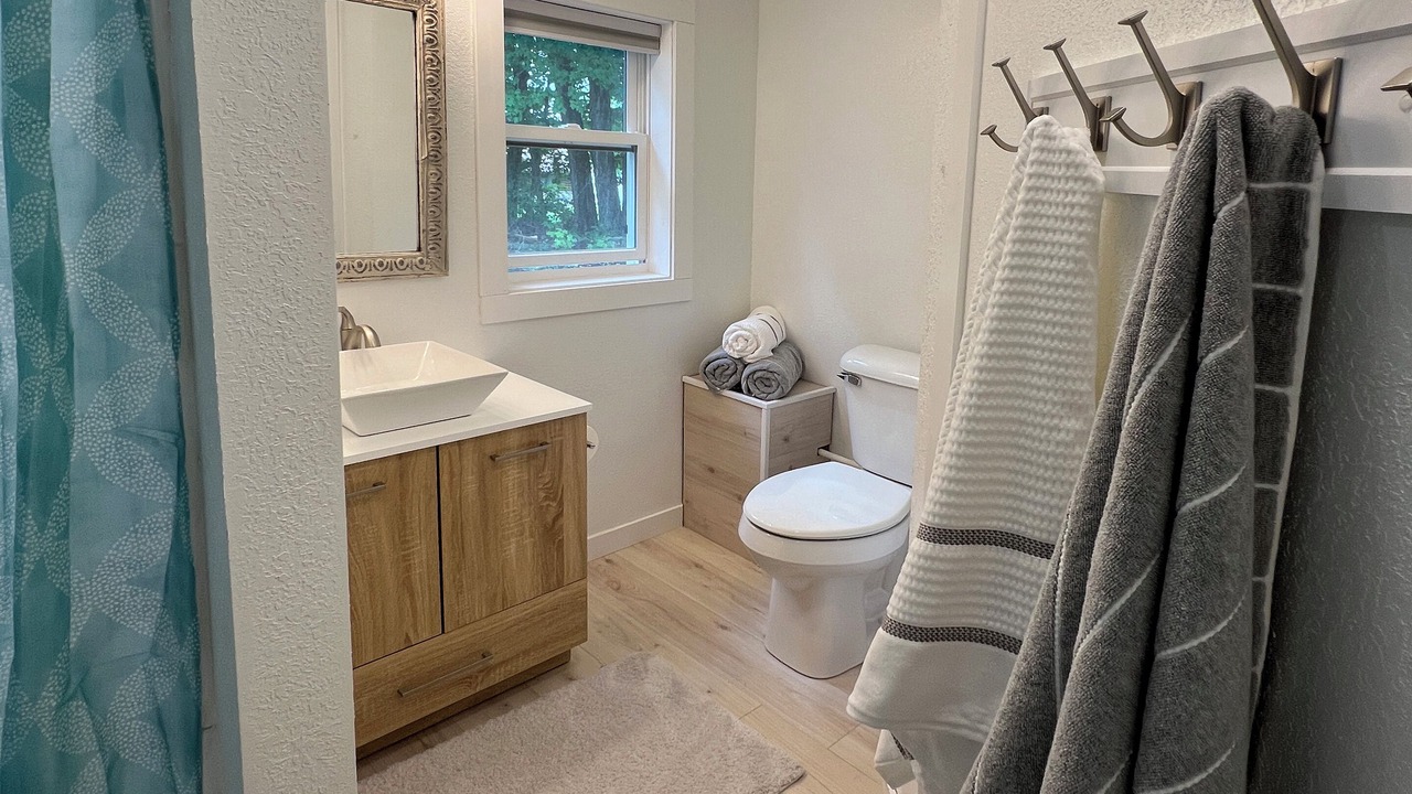 Photo of Bathroom in Pelican Lake