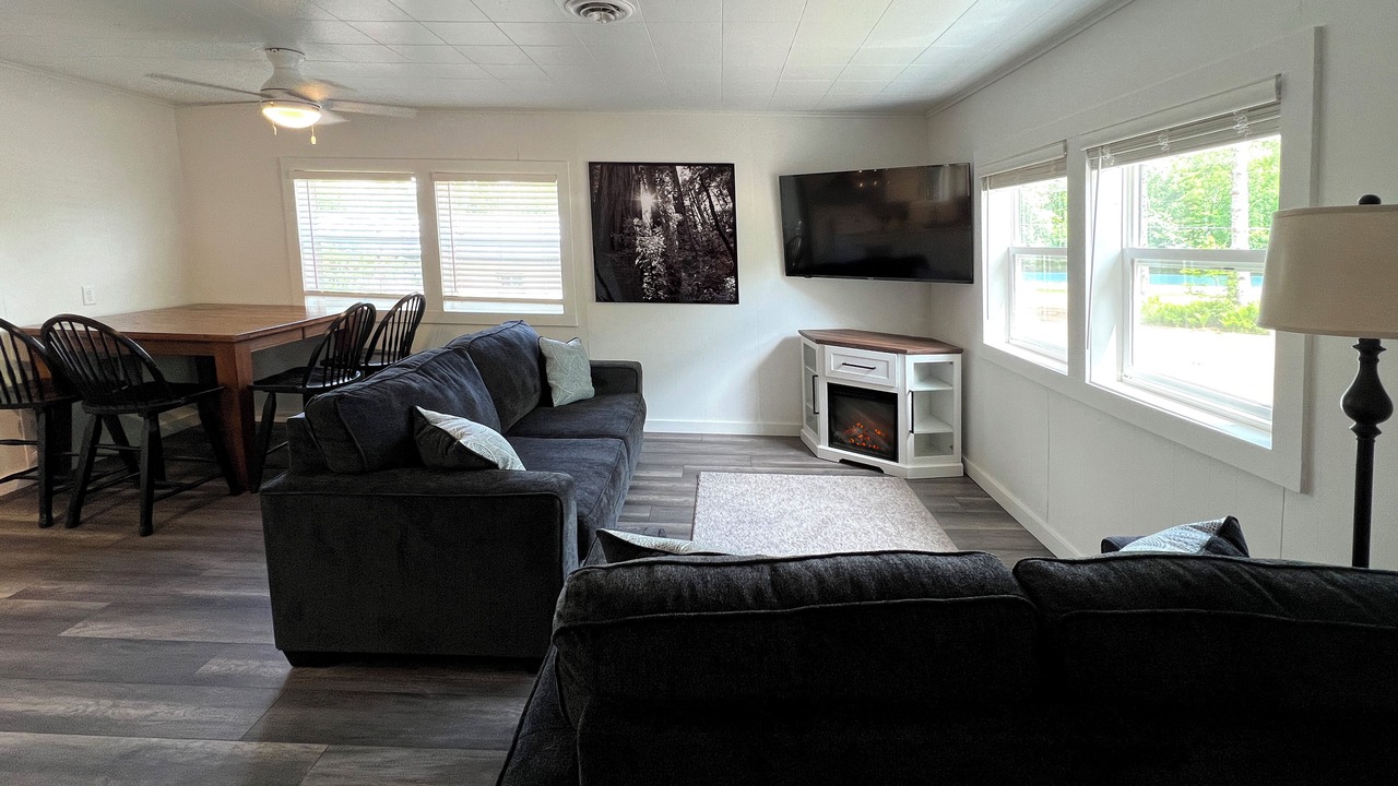 Photo of Livingroom in Pelican Lake