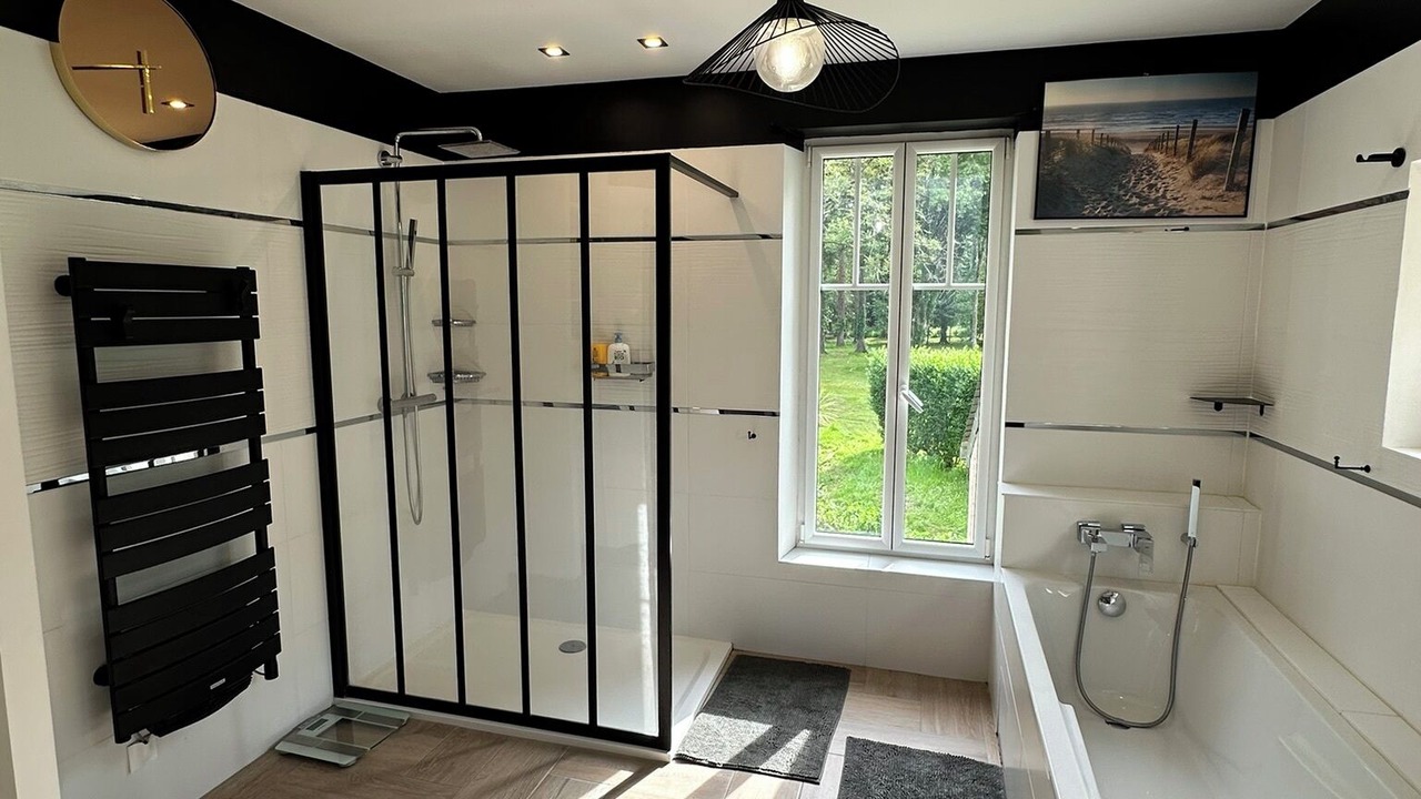 Photo of Bathroom in Saint-Ouen-les-Vignes