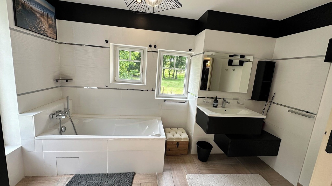 Photo of Bathroom in Saint-Ouen-les-Vignes