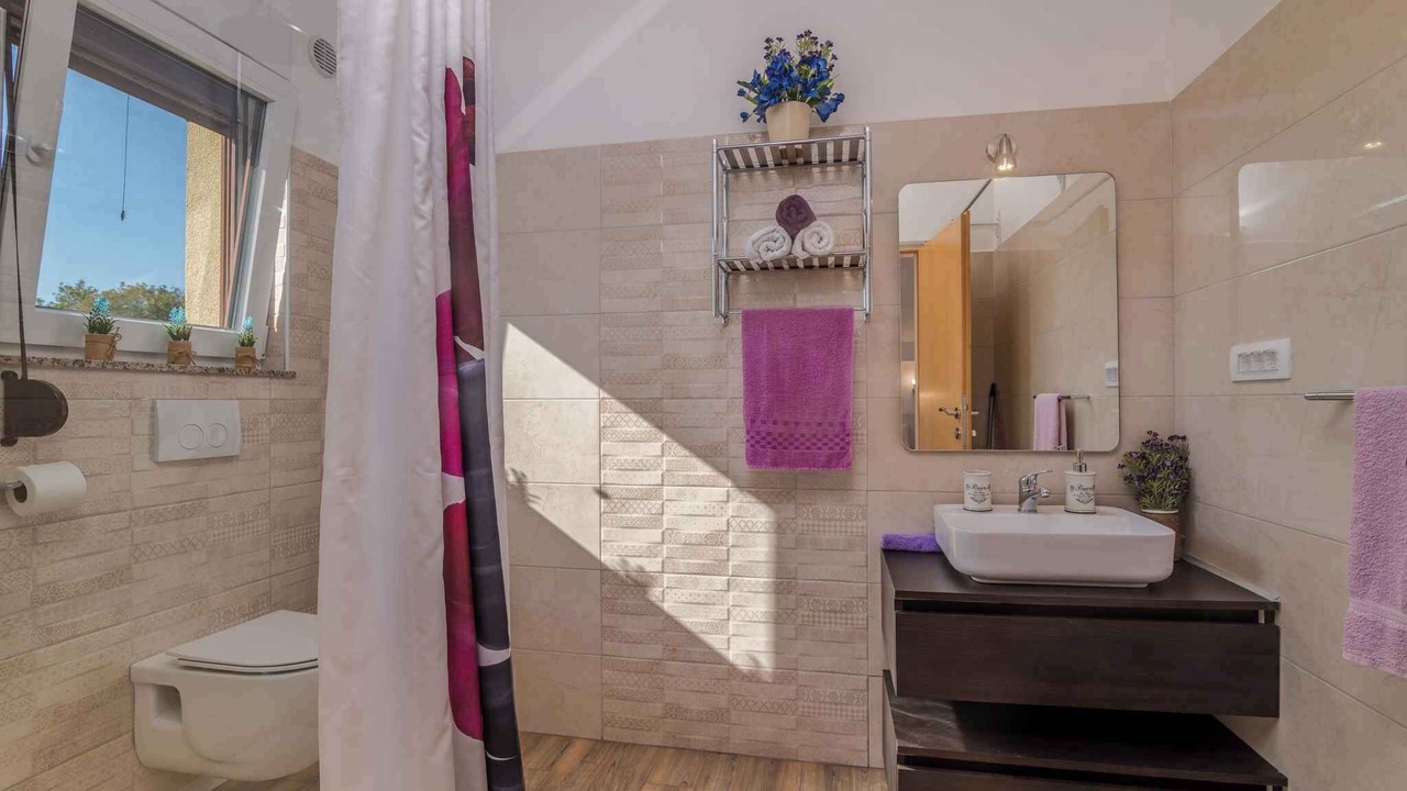 Photo of Bathroom in Gabonjin