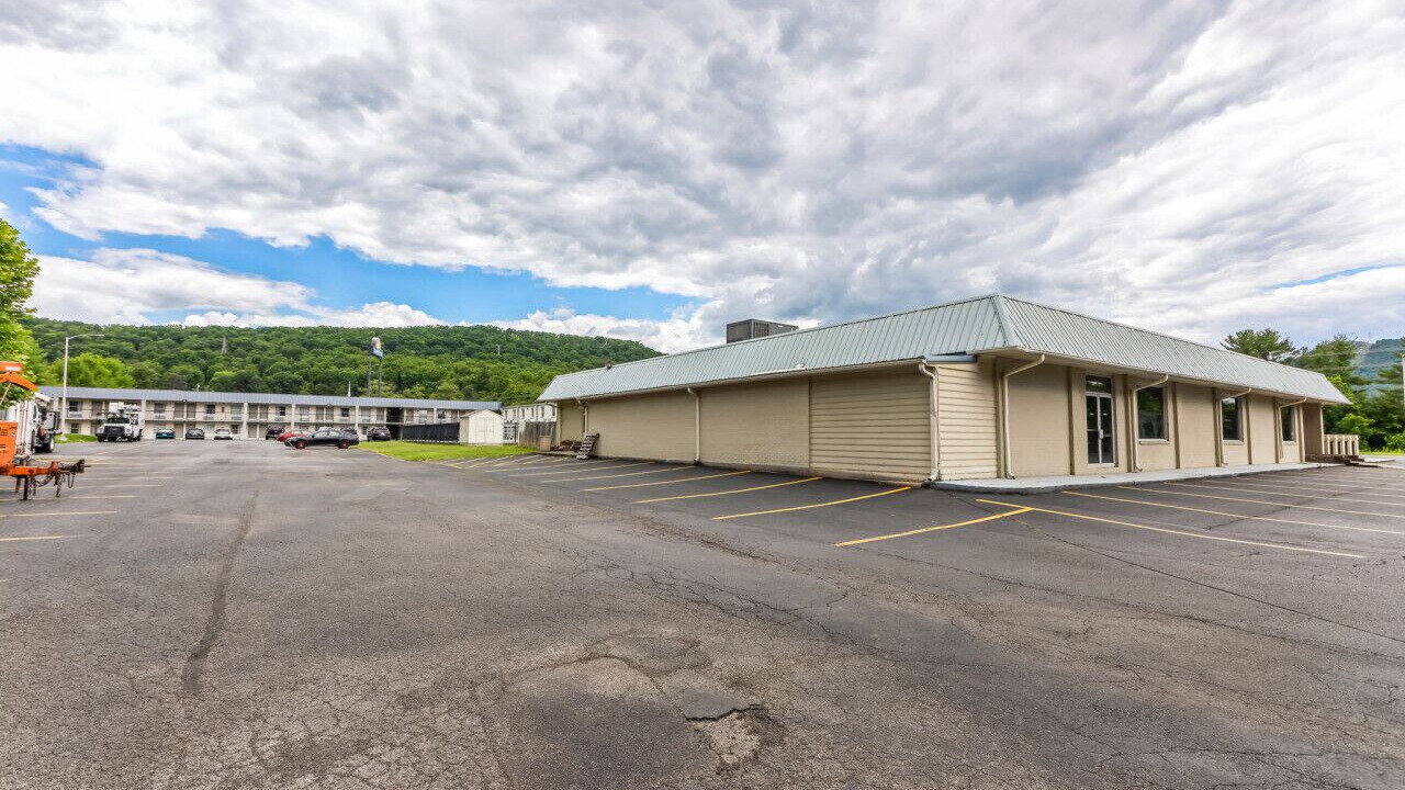 Photo of Outdoor in Hollins