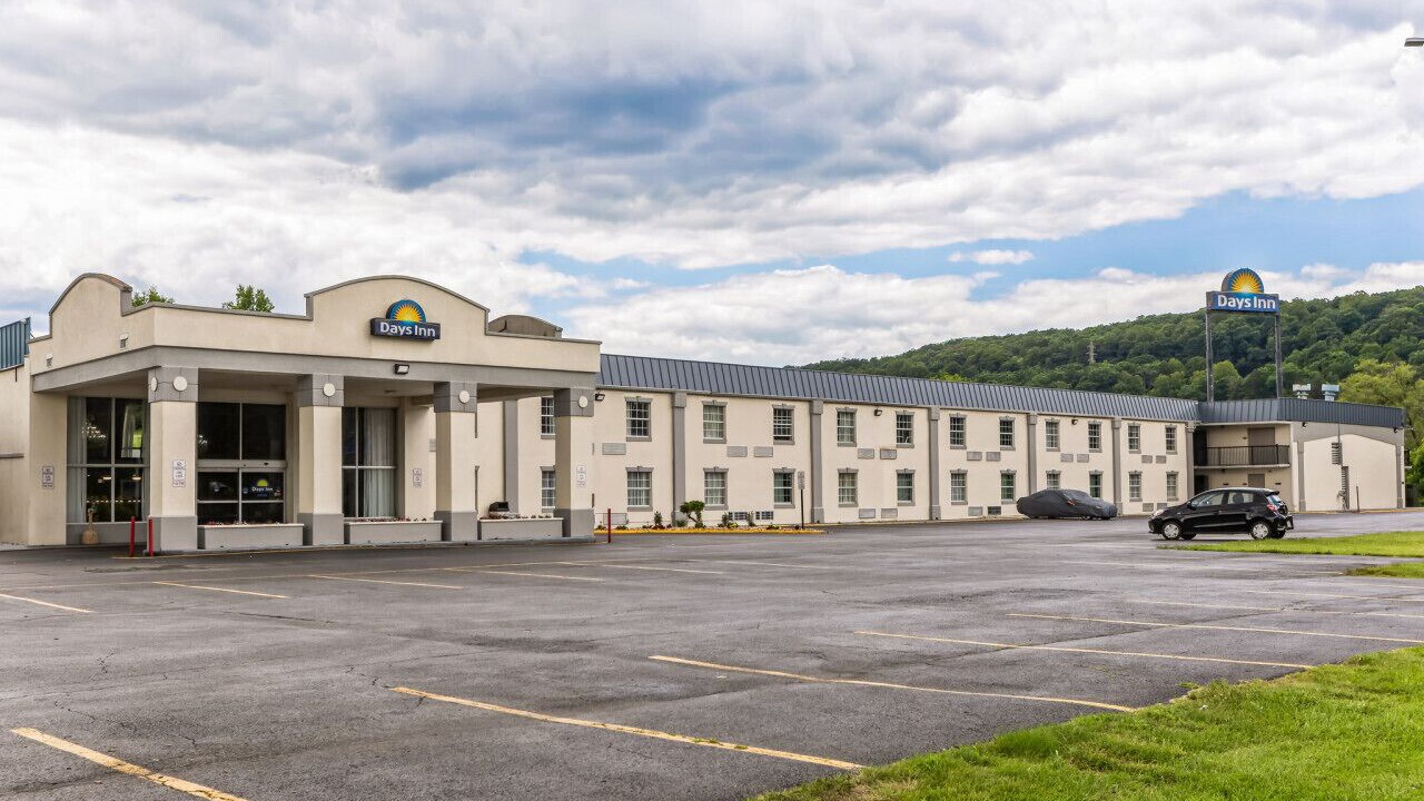 Photo of Outdoor in Hollins
