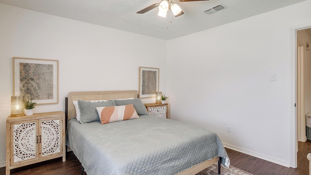 Photo of Bedroom in Benbrook