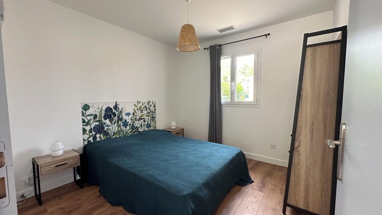Photo of Bedroom in Montaren-et-Saint-Mediers