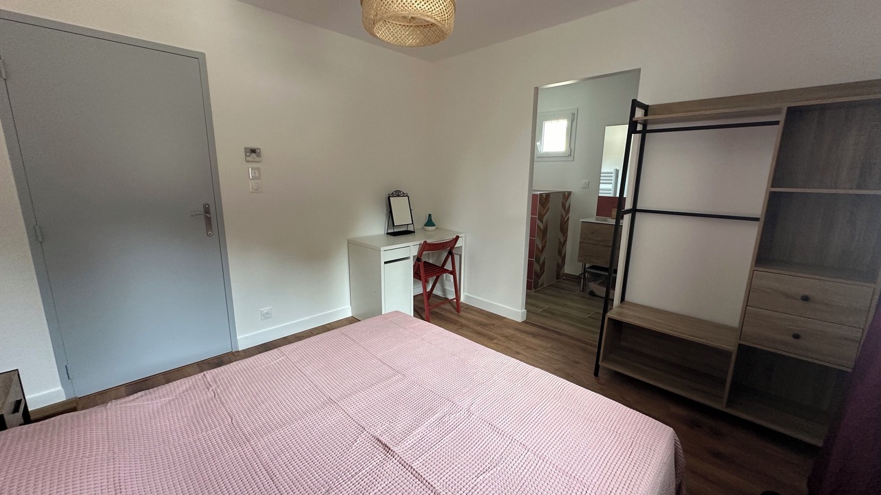 Photo of Bedroom in Montaren-et-Saint-Mediers