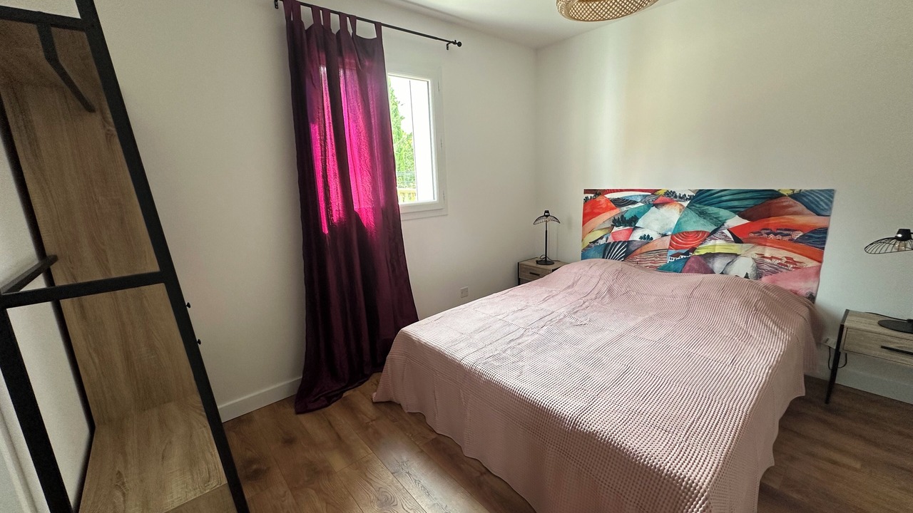 Photo of Bedroom in Montaren-et-Saint-Mediers