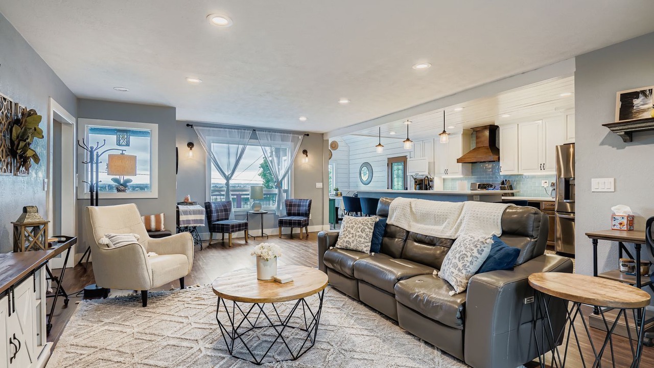 Photo of Livingroom in West Salem