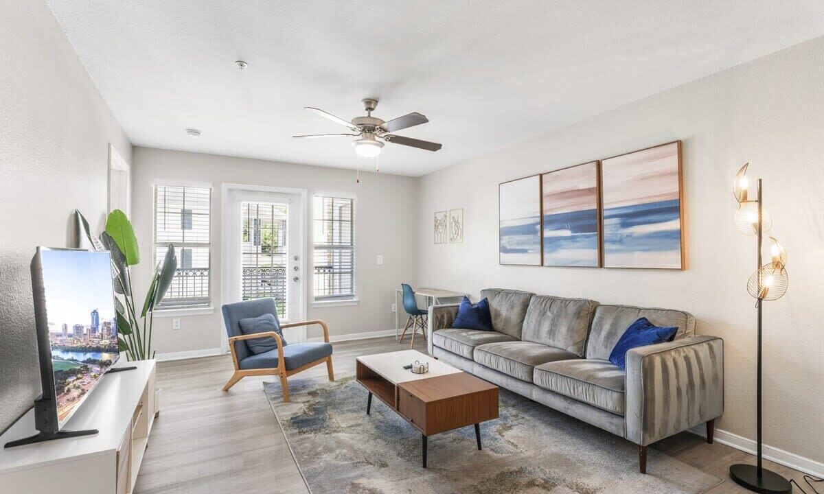 Photo of Livingroom in Pleasant Valley