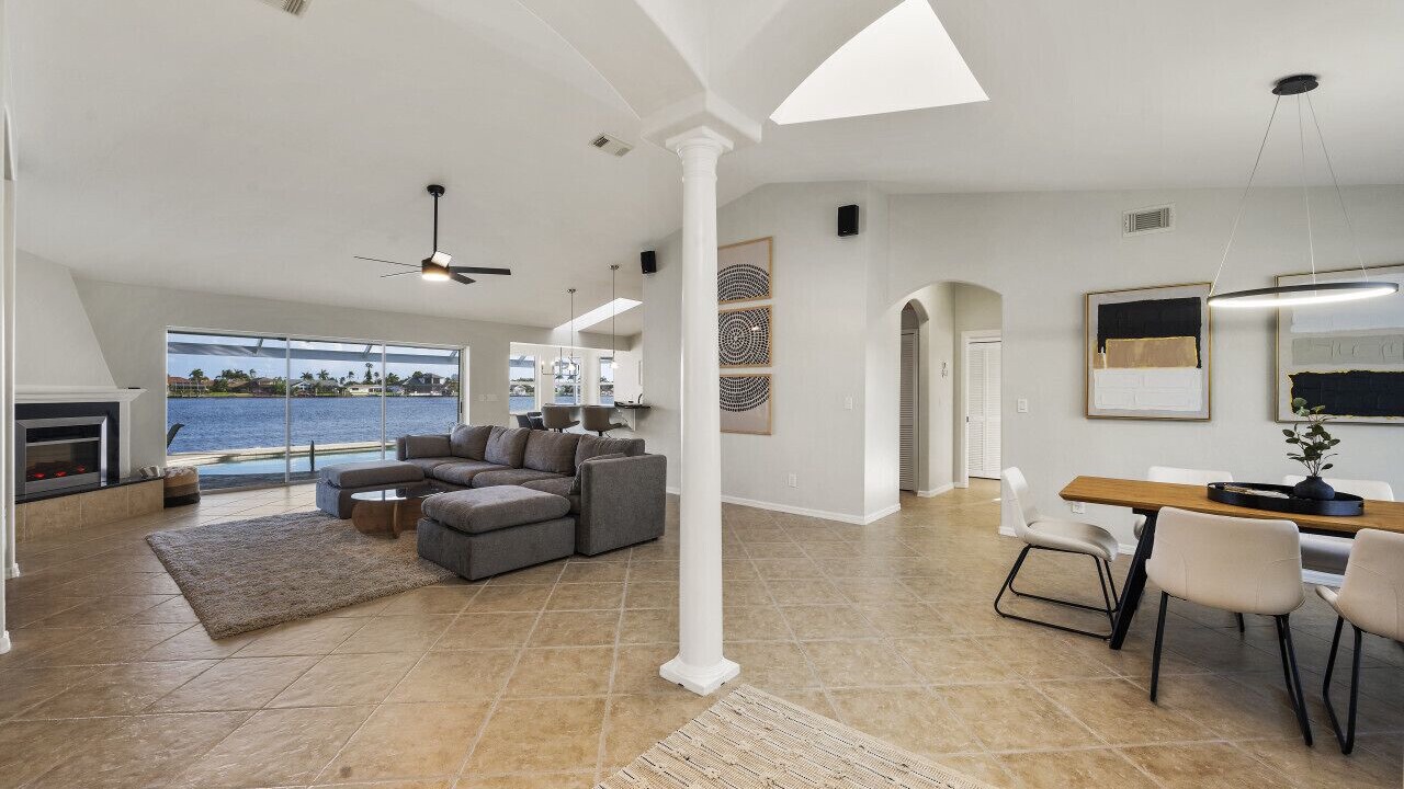 Photo of Livingroom in Eight Lakes