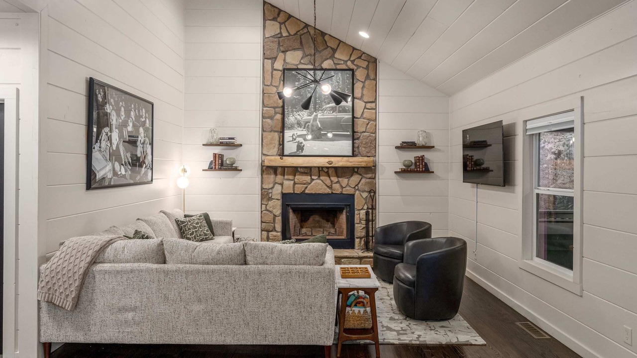 Photo of Livingroom in Ellijay