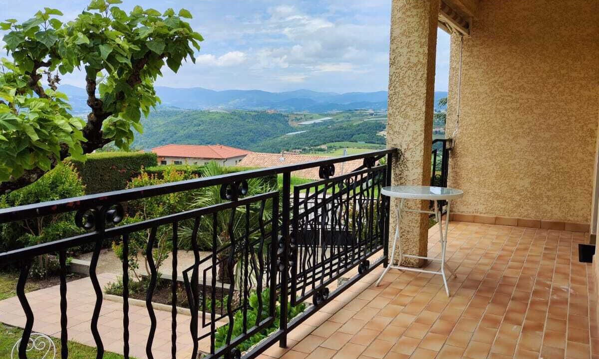 Photo of Patio Balcony in Saint-Barthelemy-le-Plain