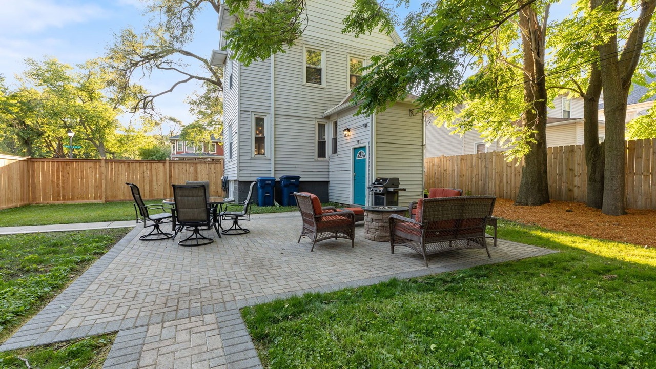 Photo of Outdoor in Maywood