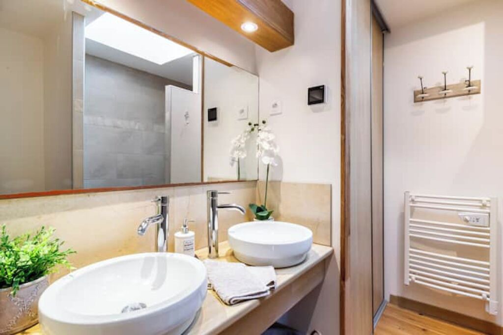 Photo of Bathroom in La Tourette-Cabardes