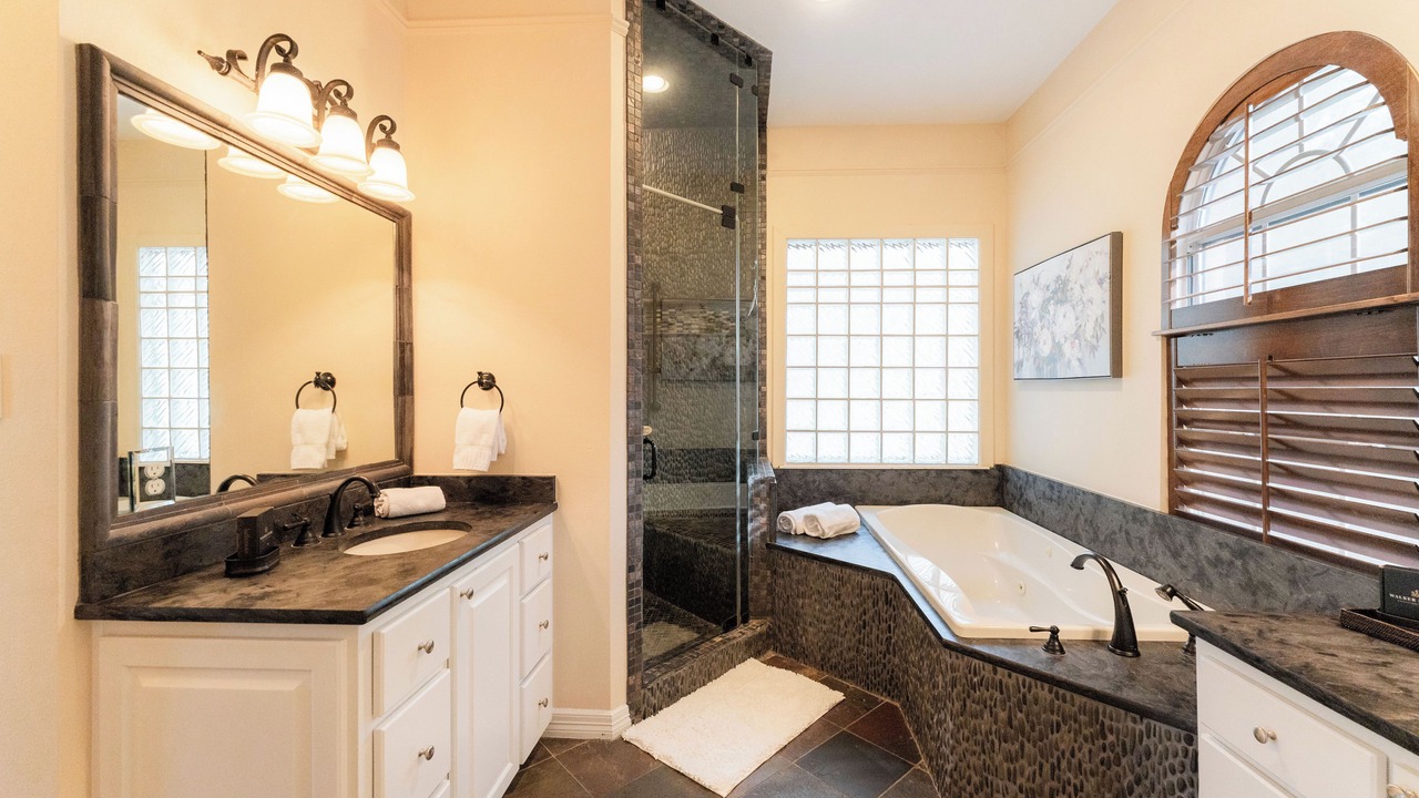 Photo of Bathroom in Apache Shores