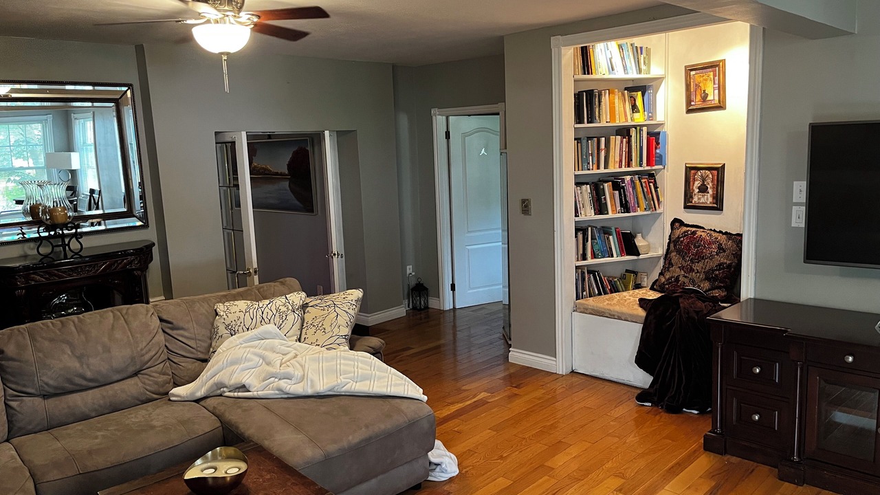 Photo of Livingroom in Alcona