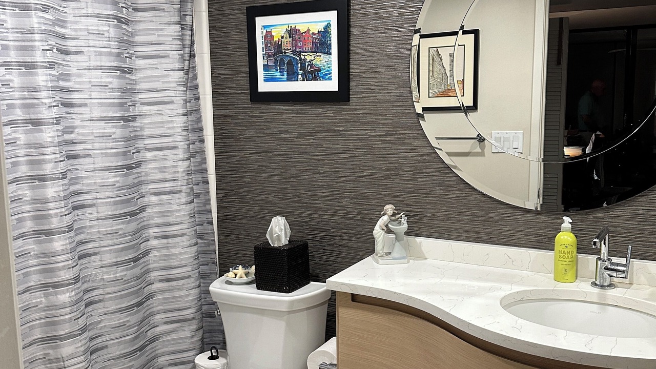 Photo of Bathroom in Pelican Bay