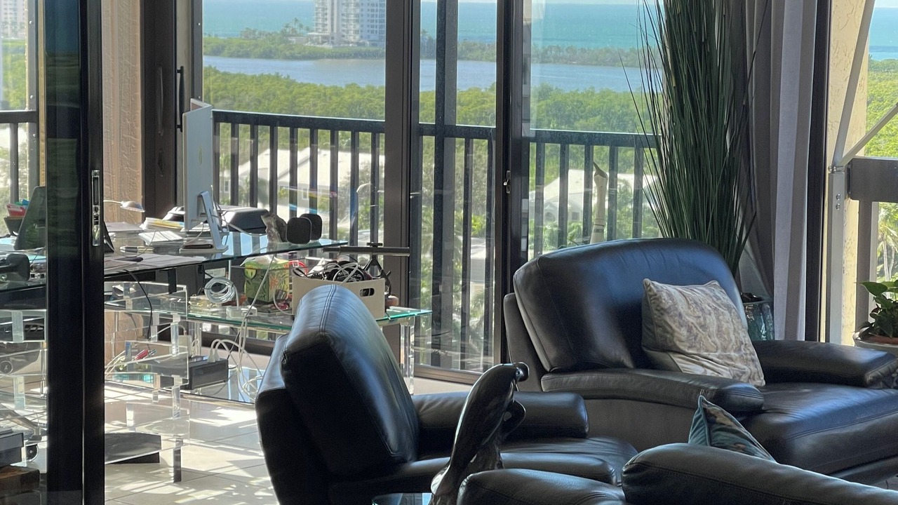 Photo of Livingroom in Pelican Bay