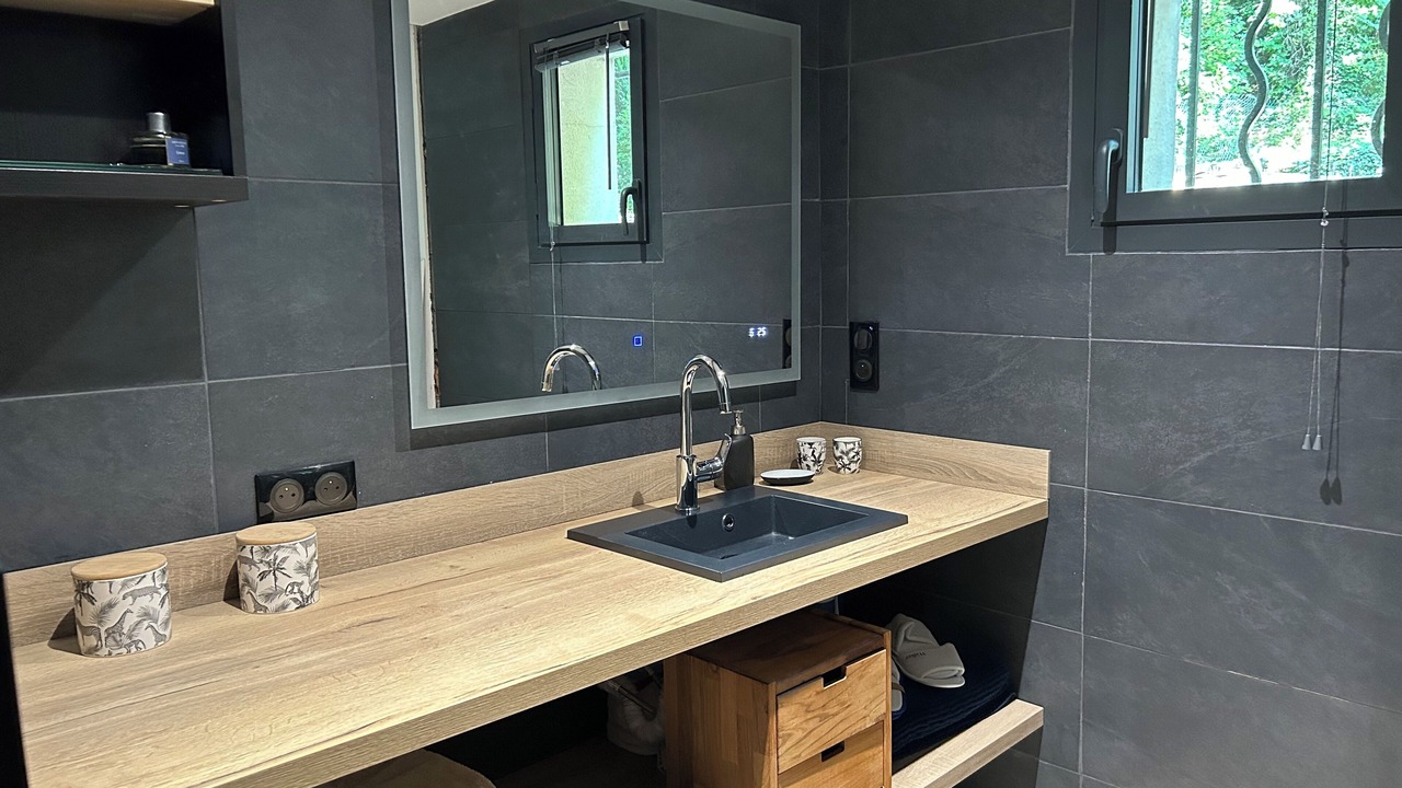 Photo of Bathroom in Rochefort-du-Gard