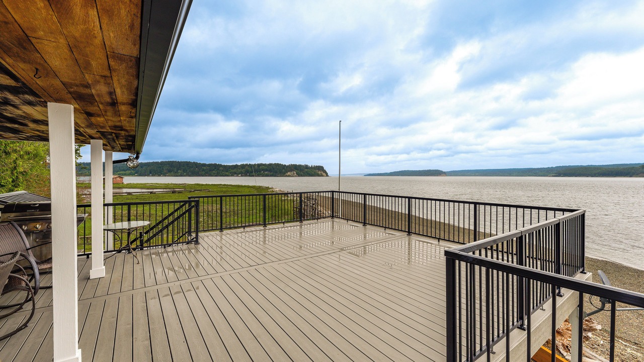 Photo of Patio Balcony in Anderson Island
