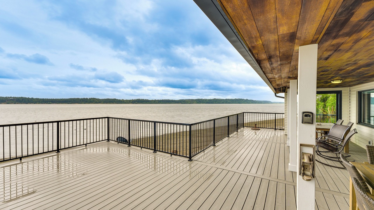 Photo of Patio Balcony in Anderson Island