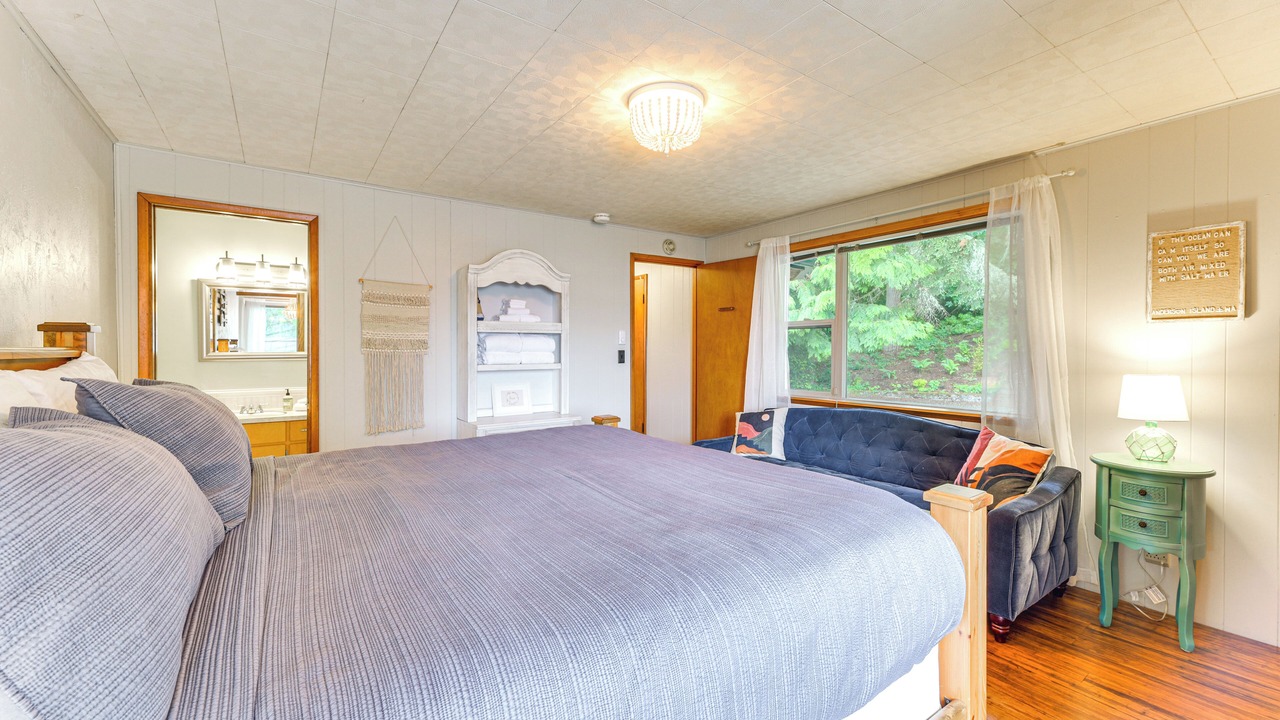 Photo of Bedroom in Anderson Island