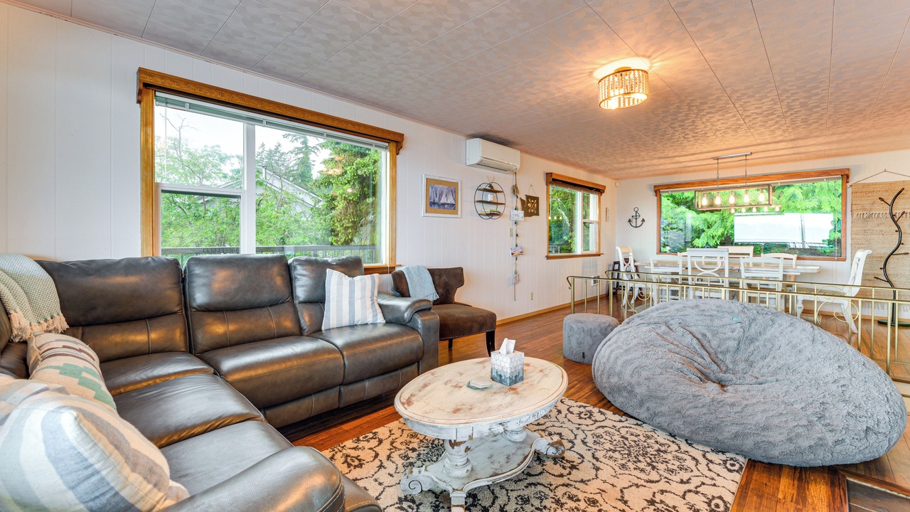 Photo of Livingroom in Anderson Island