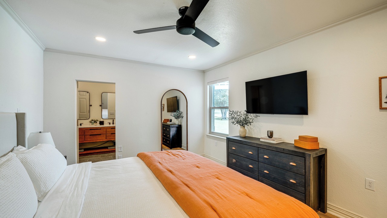Photo of Bedroom in Granbury