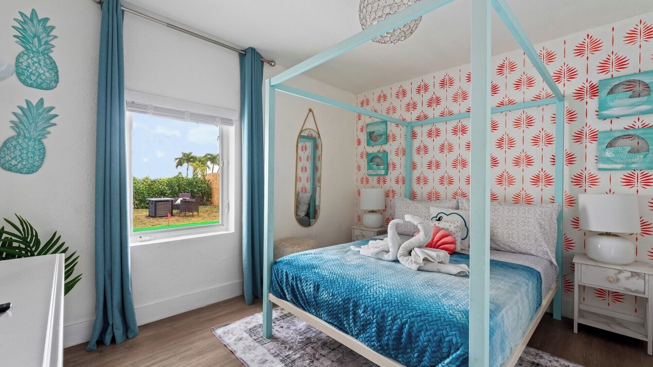 Photo of Bedroom in Central Oakland Park
